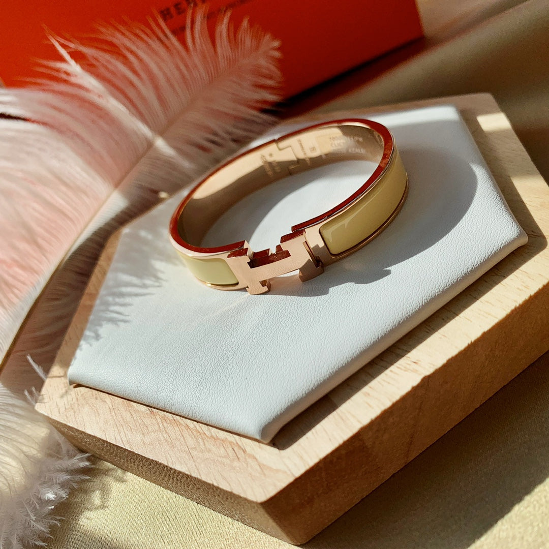 H Armband
