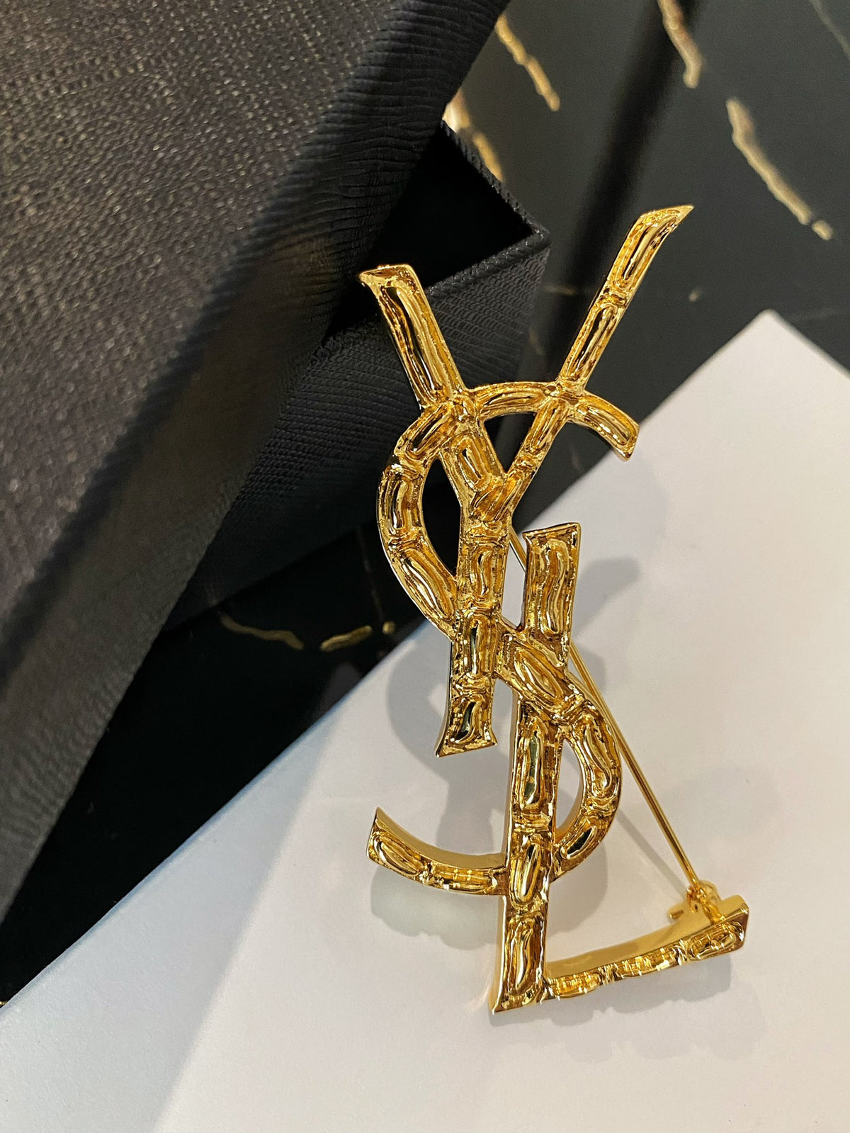 Elegante Broche